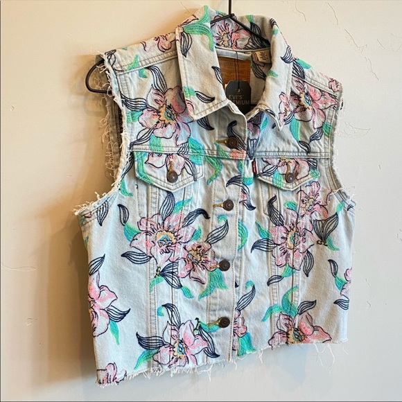 LEVI’S Premium Embroidered Floral Denim Crop Vest - Picture 6 of 14
